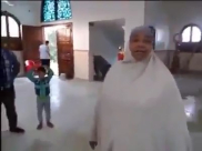  فيديو: حوّلت منزلها الى مسجد بسبب أنها لم تُرزق بأطفال